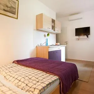 Centar 2 Private With Ensuite And Kitchenette Apartman Split
